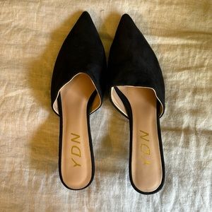 Beautiful painted toe kitten heels